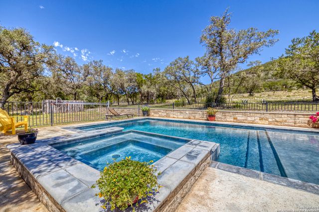 1023 MARIPOSA AVE, Concan, TX 78838