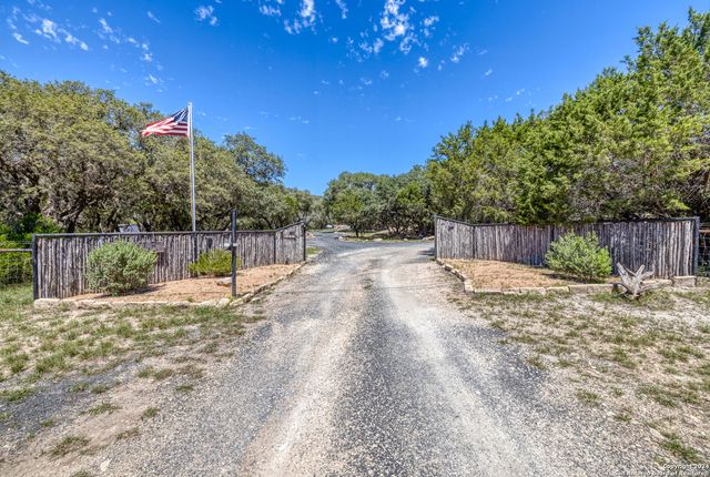 1023 MARIPOSA AVE, Concan, TX 78838