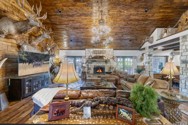 1023 MARIPOSA AVE, Concan, TX 78838