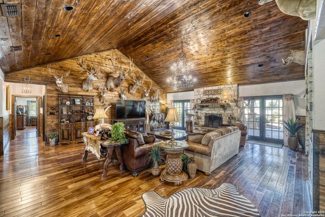 1023 MARIPOSA AVE, Concan, TX 78838