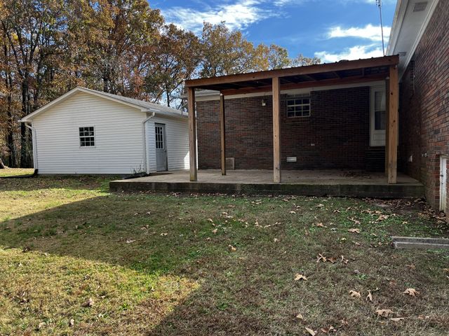 115 S Oak Dr, Collinwood, TN 38450