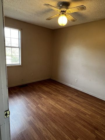 115 S Oak Dr, Collinwood, TN 38450