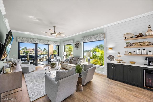 10620 Gulf Shore DR 203, Naples, FL 34108