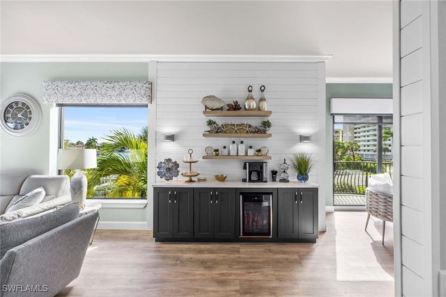 10620 Gulf Shore DR 203, Naples, FL 34108