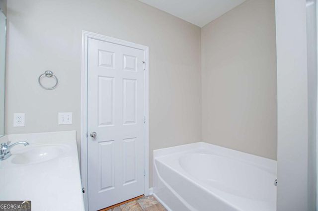 141 Mill Pond Xing B5, Carrollton, GA 30116