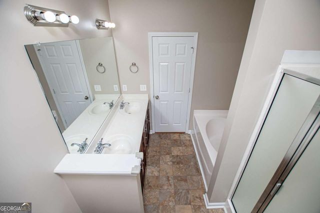 141 Mill Pond Xing B5, Carrollton, GA 30116