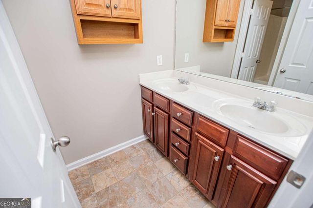 141 Mill Pond Xing B5, Carrollton, GA 30116