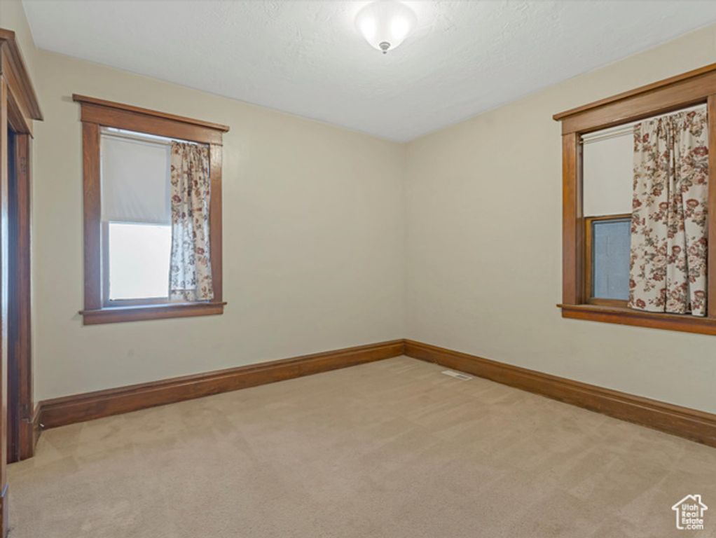 Image 17 of property listing at 4320 S COMMERCE DR, Murray, UT 84107