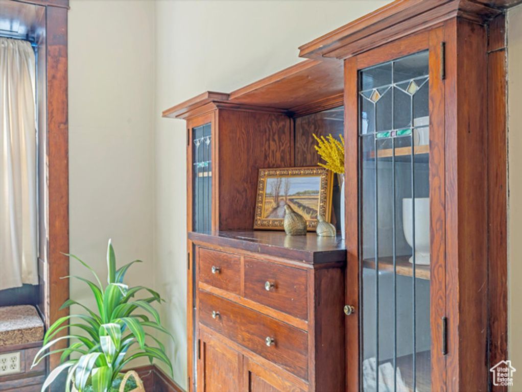 Image 20 of property listing at 4320 S COMMERCE DR, Murray, UT 84107