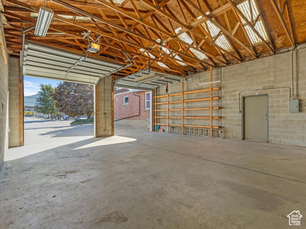 Image 23 of property listing at 4320 S COMMERCE DR, Murray, UT 84107