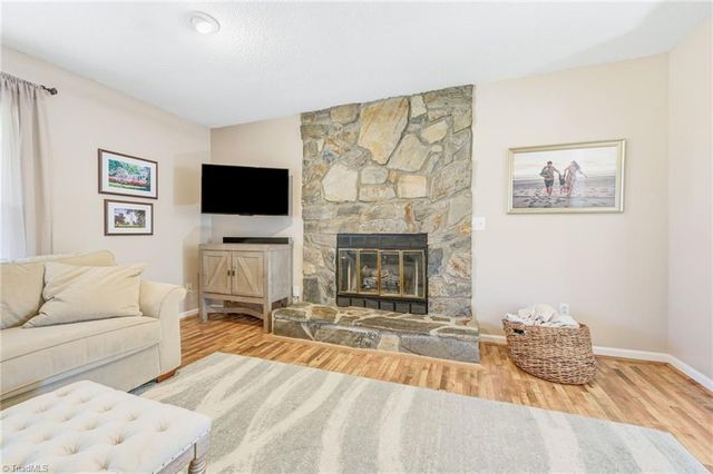 1008 Kingstree Ridge Drive, Winston-salem, NC 27127