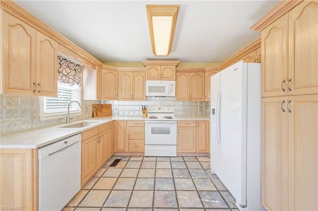 1008 Kingstree Ridge Drive, Winston-salem, NC 27127