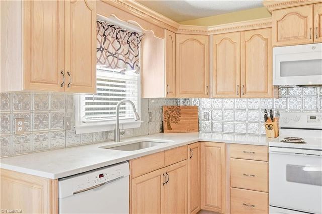 1008 Kingstree Ridge Drive, Winston-salem, NC 27127