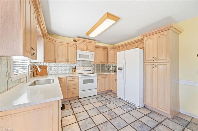 1008 Kingstree Ridge Drive, Winston-salem, NC 27127