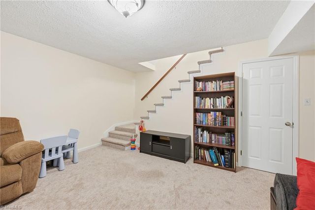 1008 Kingstree Ridge Drive, Winston-salem, NC 27127