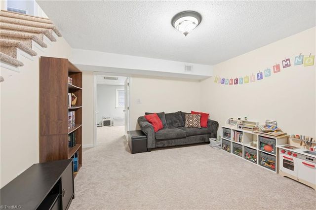 1008 Kingstree Ridge Drive, Winston-salem, NC 27127