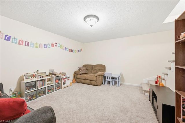 1008 Kingstree Ridge Drive, Winston-salem, NC 27127