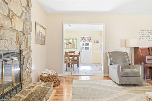 1008 Kingstree Ridge Drive, Winston-salem, NC 27127