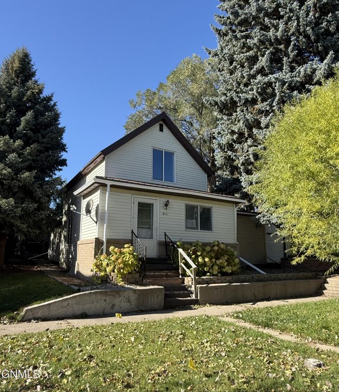 411 5th Avenue NW, Mandan, ND 58554