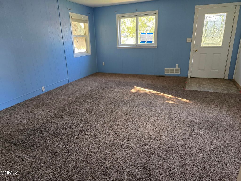 411 5th Avenue NW, Mandan, ND 58554 photo 10