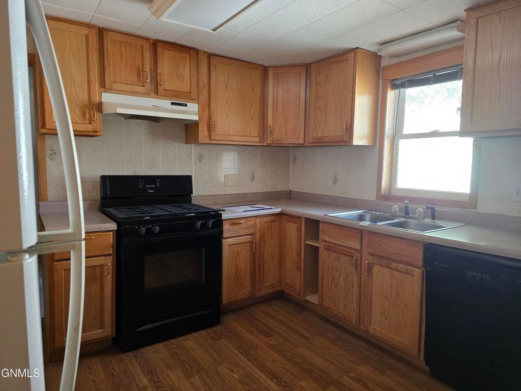 411 5th Avenue NW, Mandan, ND 58554 photo 12