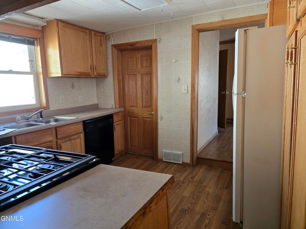 411 5th Avenue NW, Mandan, ND 58554 photo 15