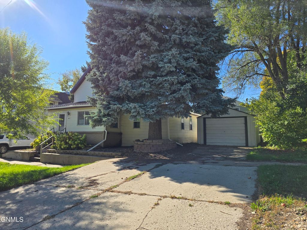 411 5th Avenue NW, Mandan, ND 58554 photo 2