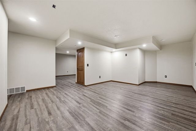 125 Stanwyck Dr, Iowa City, IA 52240