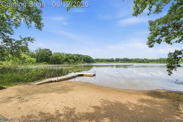 5905 High Pointe Court, Brighton, MI 48116