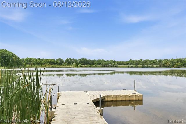 5905 High Pointe Court, Brighton, MI 48116