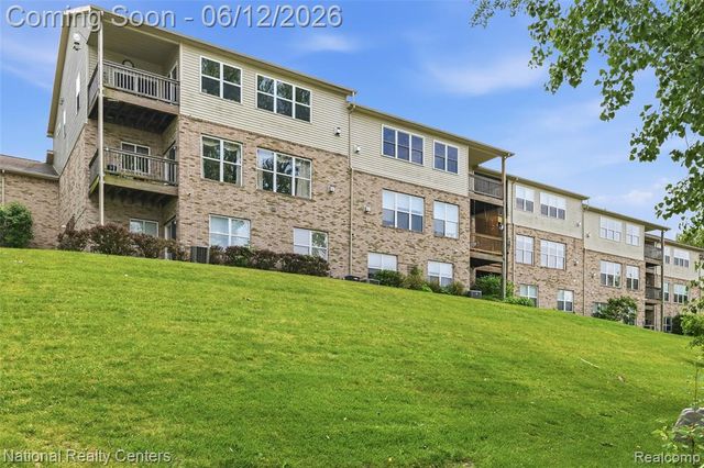 5905 High Pointe Court, Brighton, MI 48116