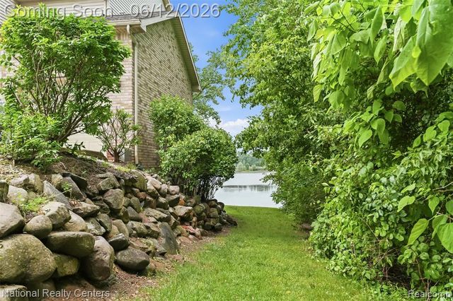 5905 High Pointe Court, Brighton, MI 48116