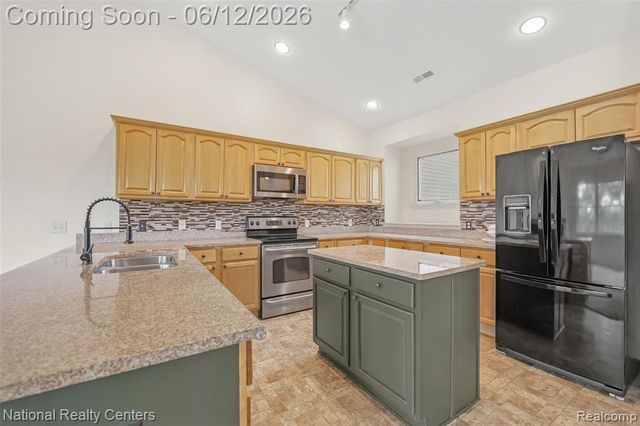 5905 High Pointe Court, Brighton, MI 48116