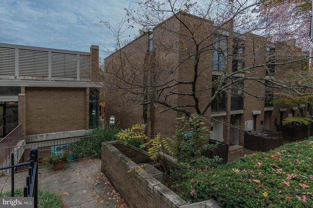 1604 WASHINGTON PLZ N, Reston, VA 20190
