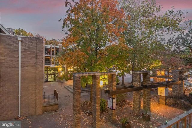 1604 WASHINGTON PLZ N, Reston, VA 20190