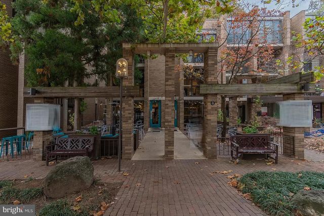 1604 WASHINGTON PLZ N, Reston, VA 20190