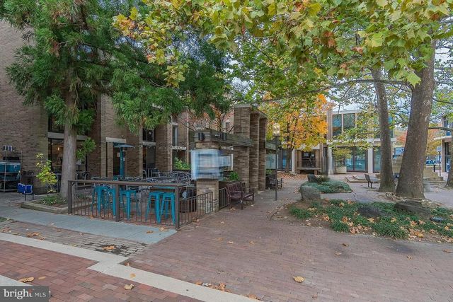 1604 WASHINGTON PLZ N, Reston, VA 20190