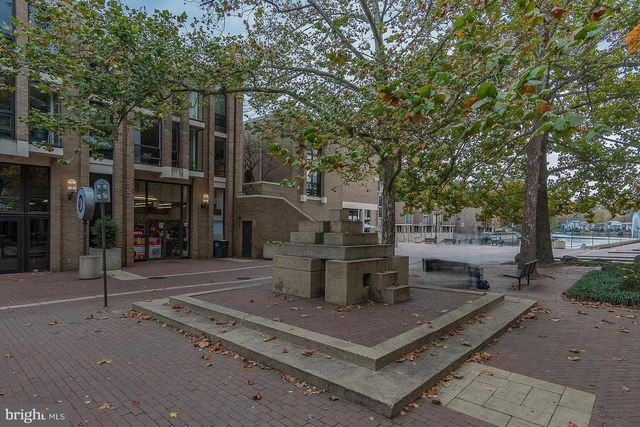 1604 WASHINGTON PLZ N, Reston, VA 20190