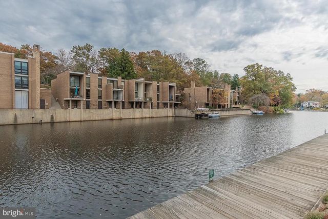 1604 WASHINGTON PLZ N, Reston, VA 20190