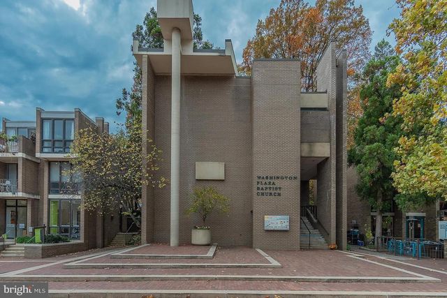 1604 WASHINGTON PLZ N, Reston, VA 20190