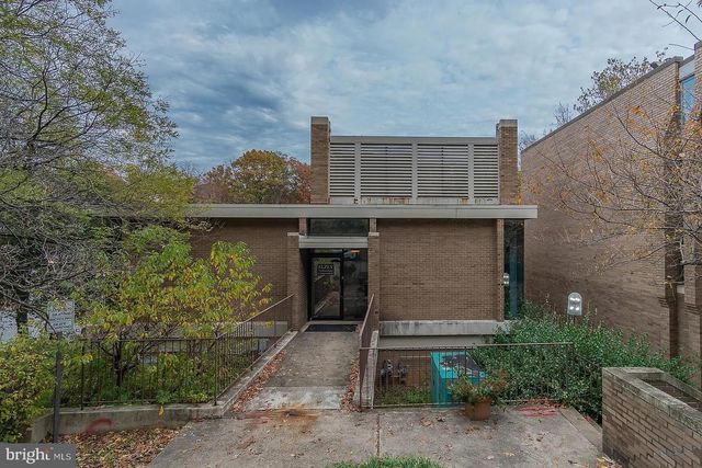 1604 WASHINGTON PLZ N, Reston, VA 20190