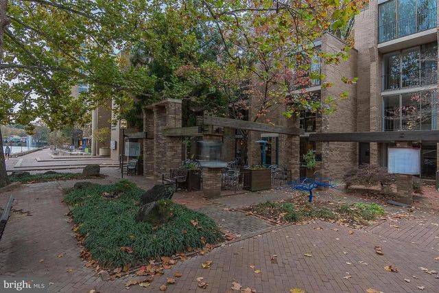 1604 WASHINGTON PLZ N, Reston, VA 20190