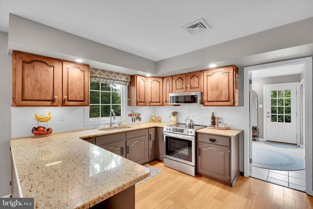 755 GORDON DR, Yardley, PA 19067