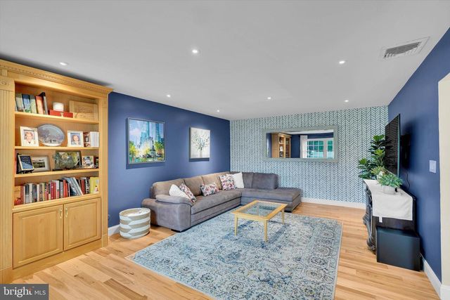 755 GORDON DR, Yardley, PA 19067