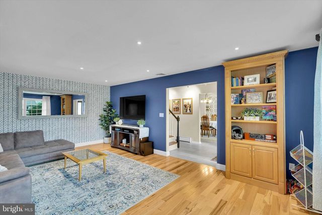 755 GORDON DR, Yardley, PA 19067