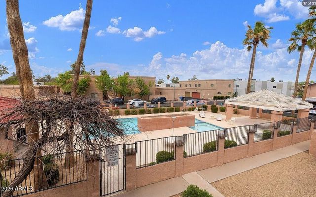 2829 E TRACY Lane 4, Phoenix, AZ 85032