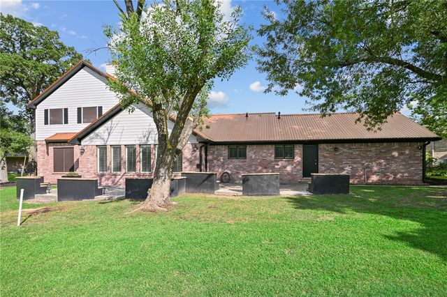 2711 Pinehurst Circle, Bryan, TX 77802