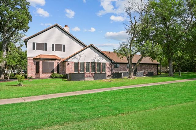 2711 Pinehurst Circle, Bryan, TX 77802
