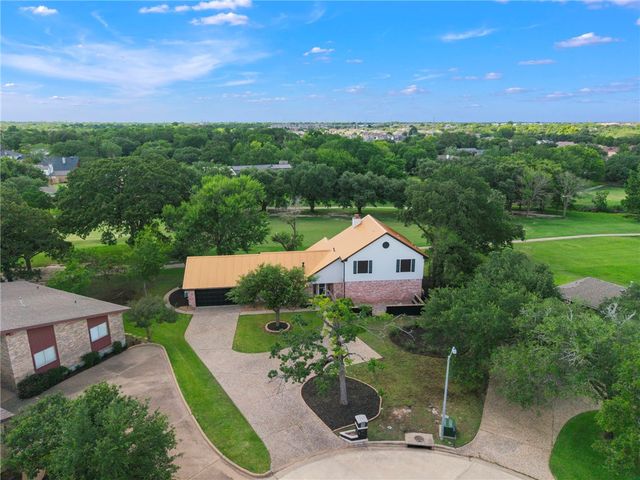 2711 Pinehurst Circle, Bryan, TX 77802