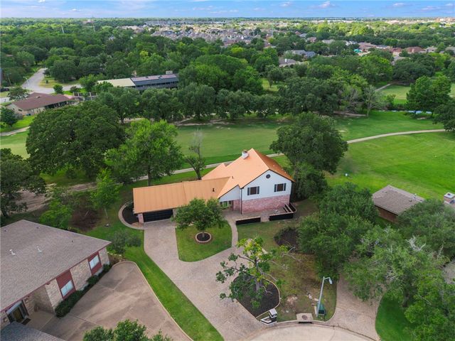 2711 Pinehurst Circle, Bryan, TX 77802